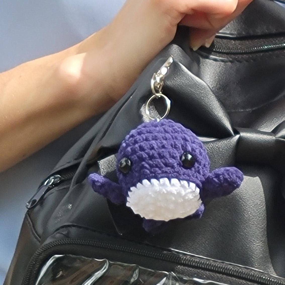 Mini Crochet Whale Keychain – Soft Chenille Amigurumi Whale – Squishy Backpack Charm – Ocean Animal Accessory