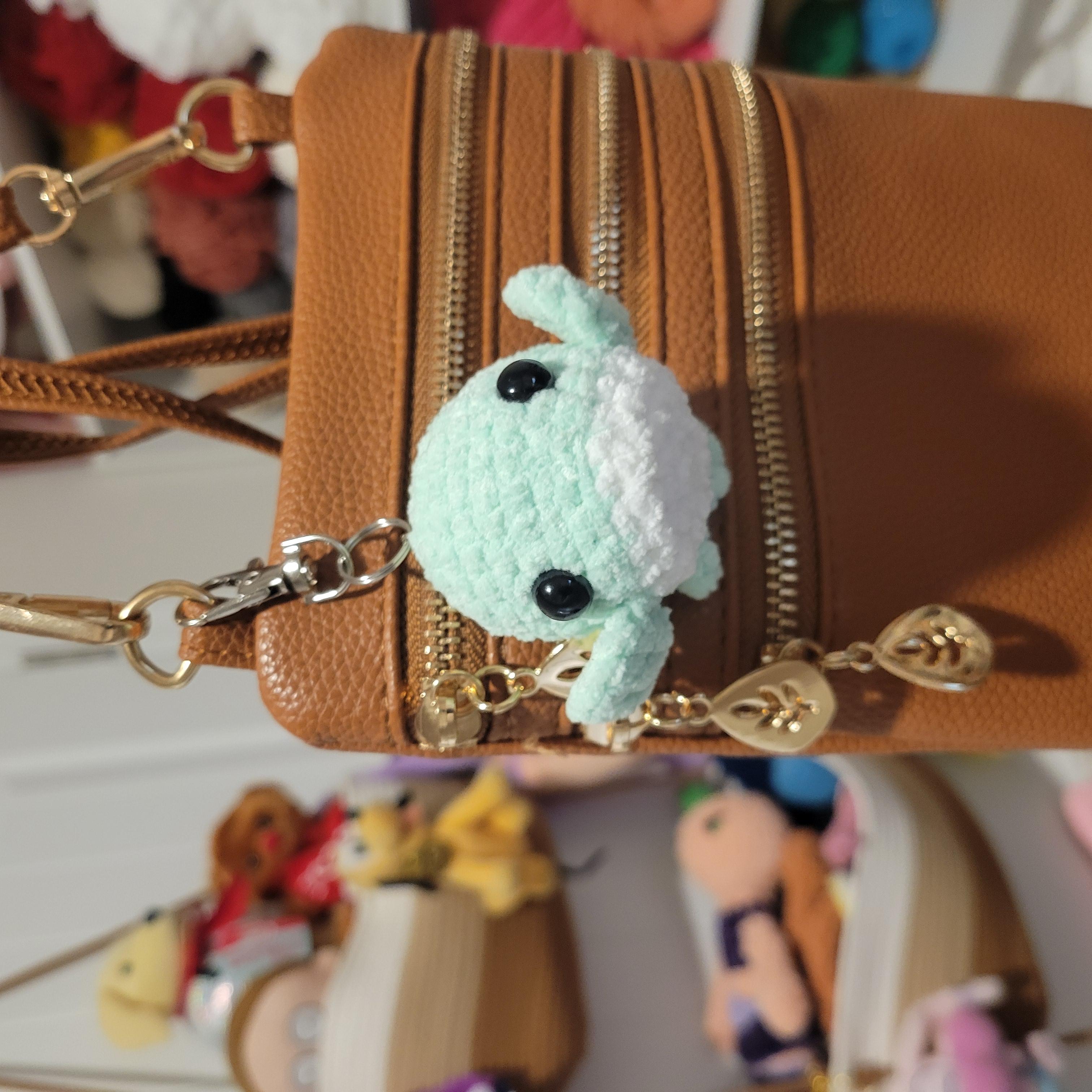 Mini Crochet Whale Keychain – Soft Chenille Amigurumi Whale – Squishy Backpack Charm – Ocean Animal Accessory