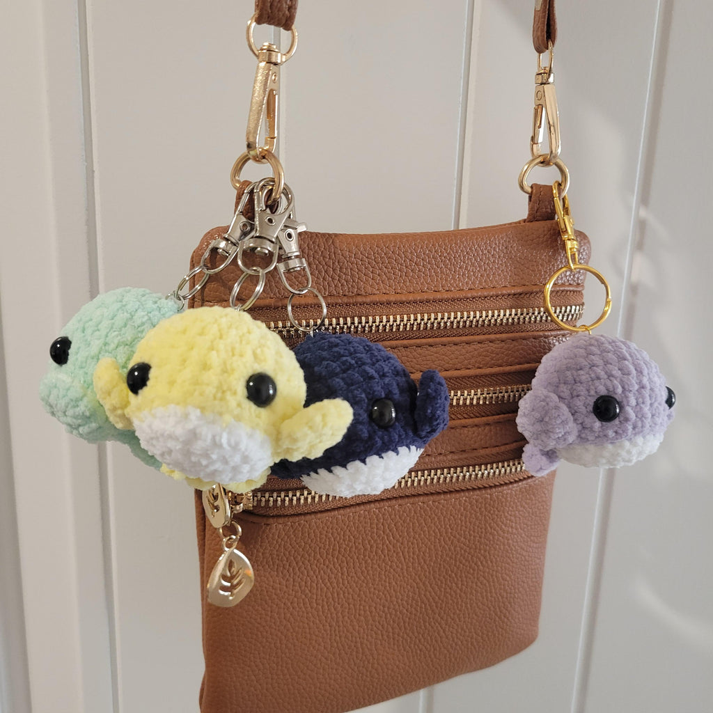 Mini Crochet Whale Keychain – Soft Chenille Amigurumi Whale – Squishy Backpack Charm – Ocean Animal Accessory