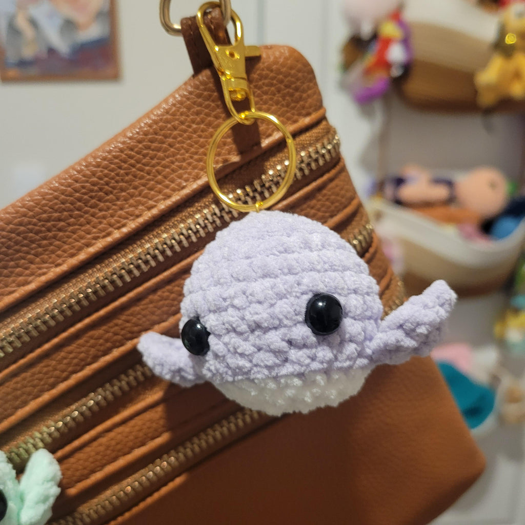 Mini Crochet Whale Keychain – Soft Chenille Amigurumi Whale – Squishy Backpack Charm – Ocean Animal Accessory