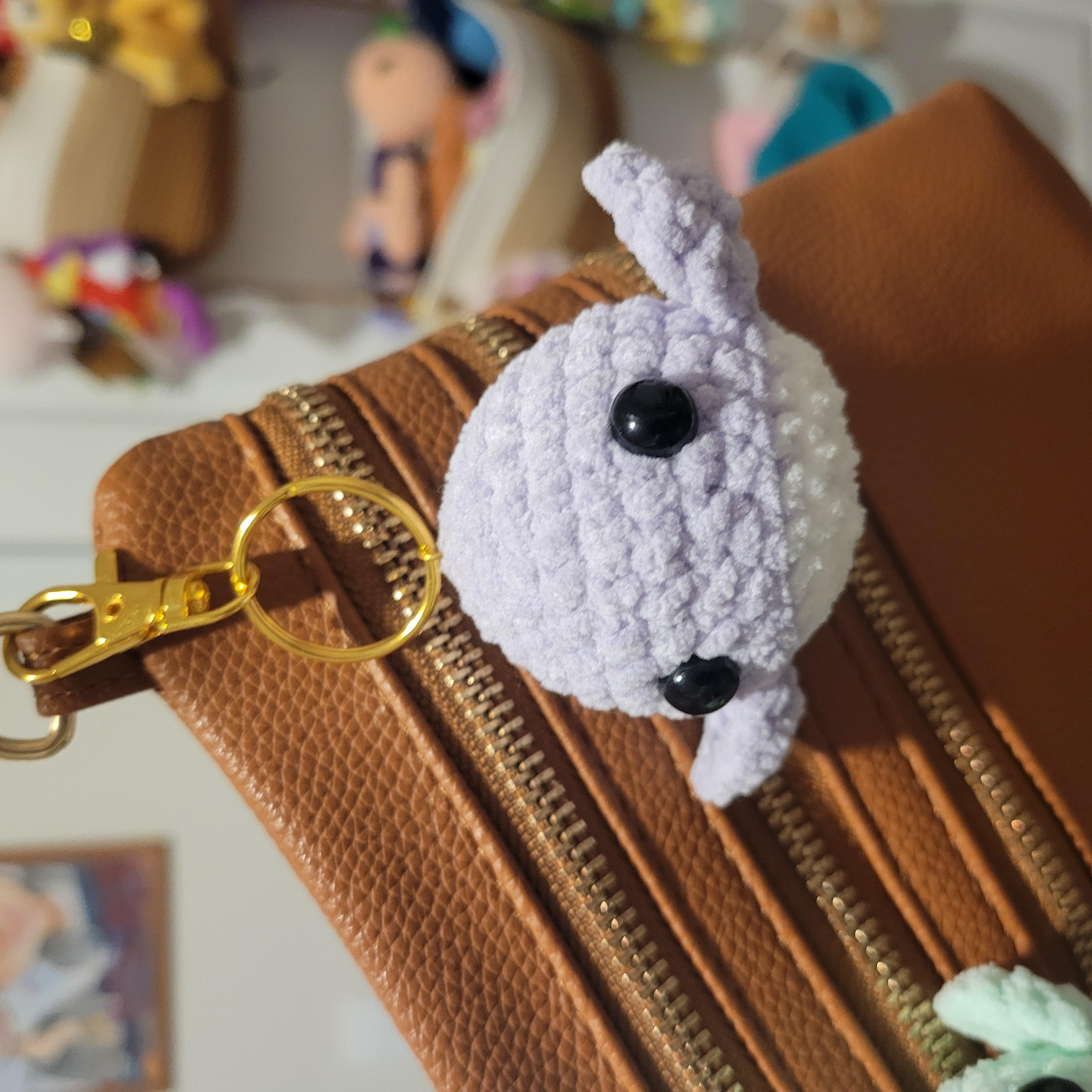 Mini Crochet Whale Keychain – Soft Chenille Amigurumi Whale – Squishy Backpack Charm – Ocean Animal Accessory