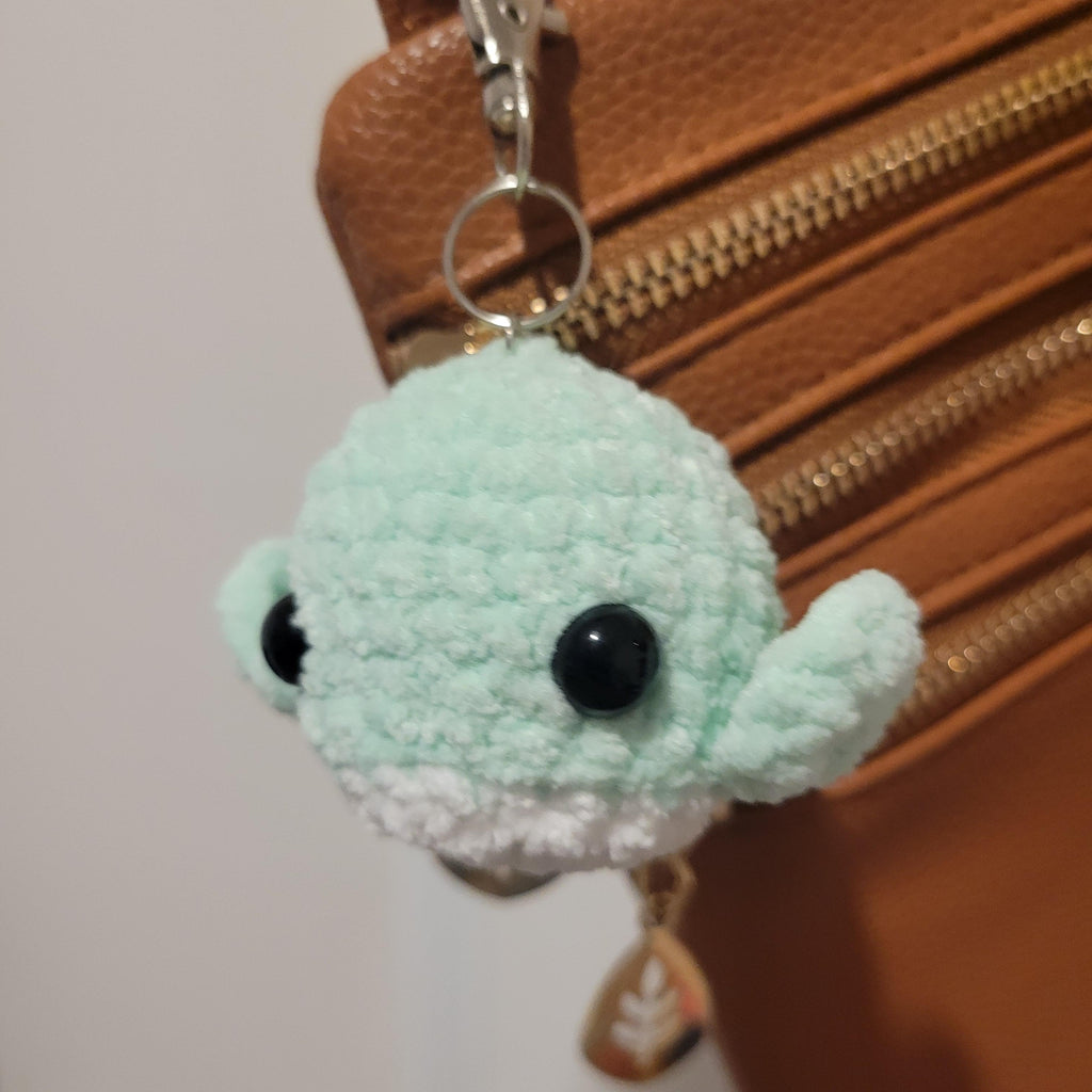 Mini Crochet Whale Keychain – Soft Chenille Amigurumi Whale – Squishy Backpack Charm – Ocean Animal Accessory