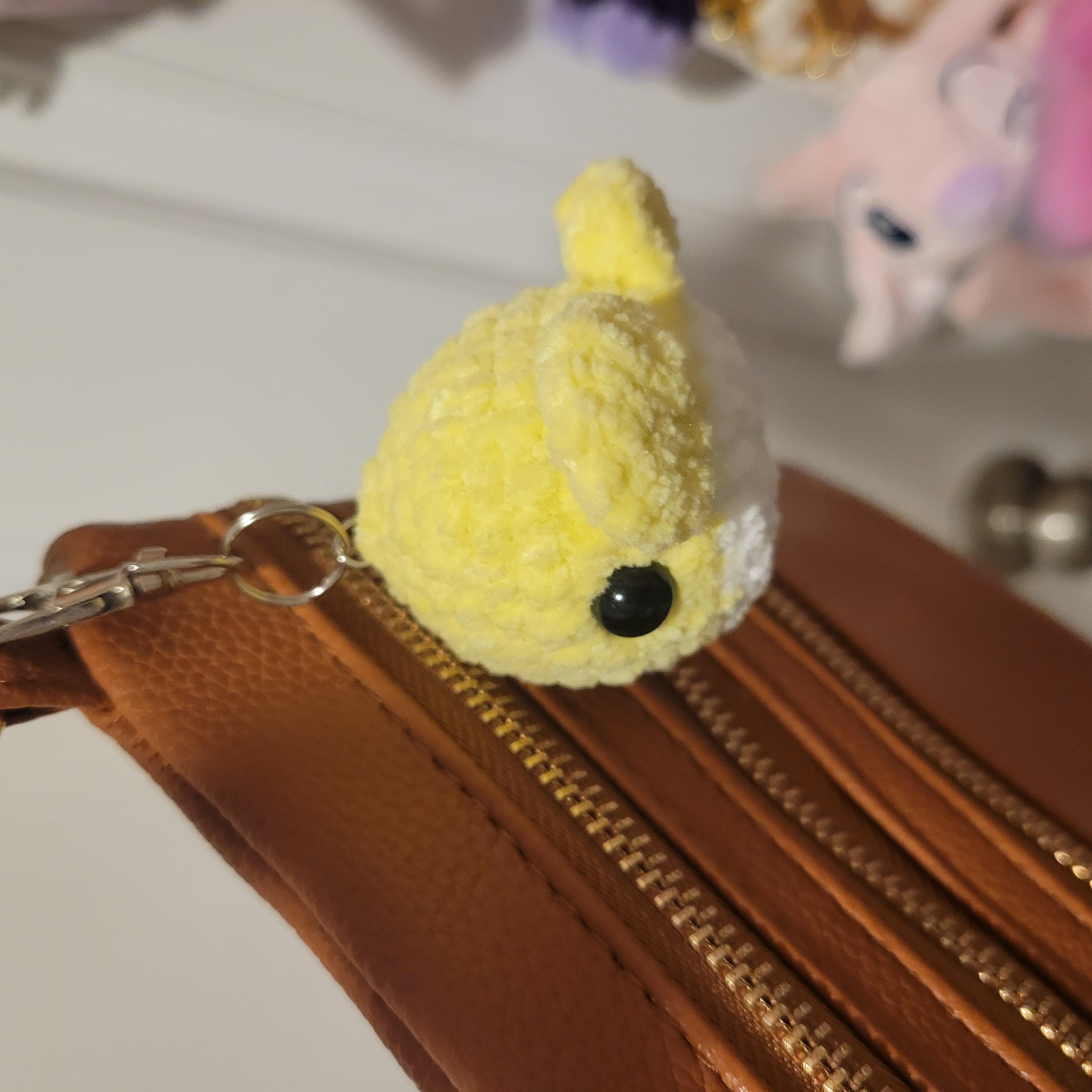 Mini Crochet Whale Keychain – Soft Chenille Amigurumi Whale – Squishy Backpack Charm – Ocean Animal Accessory