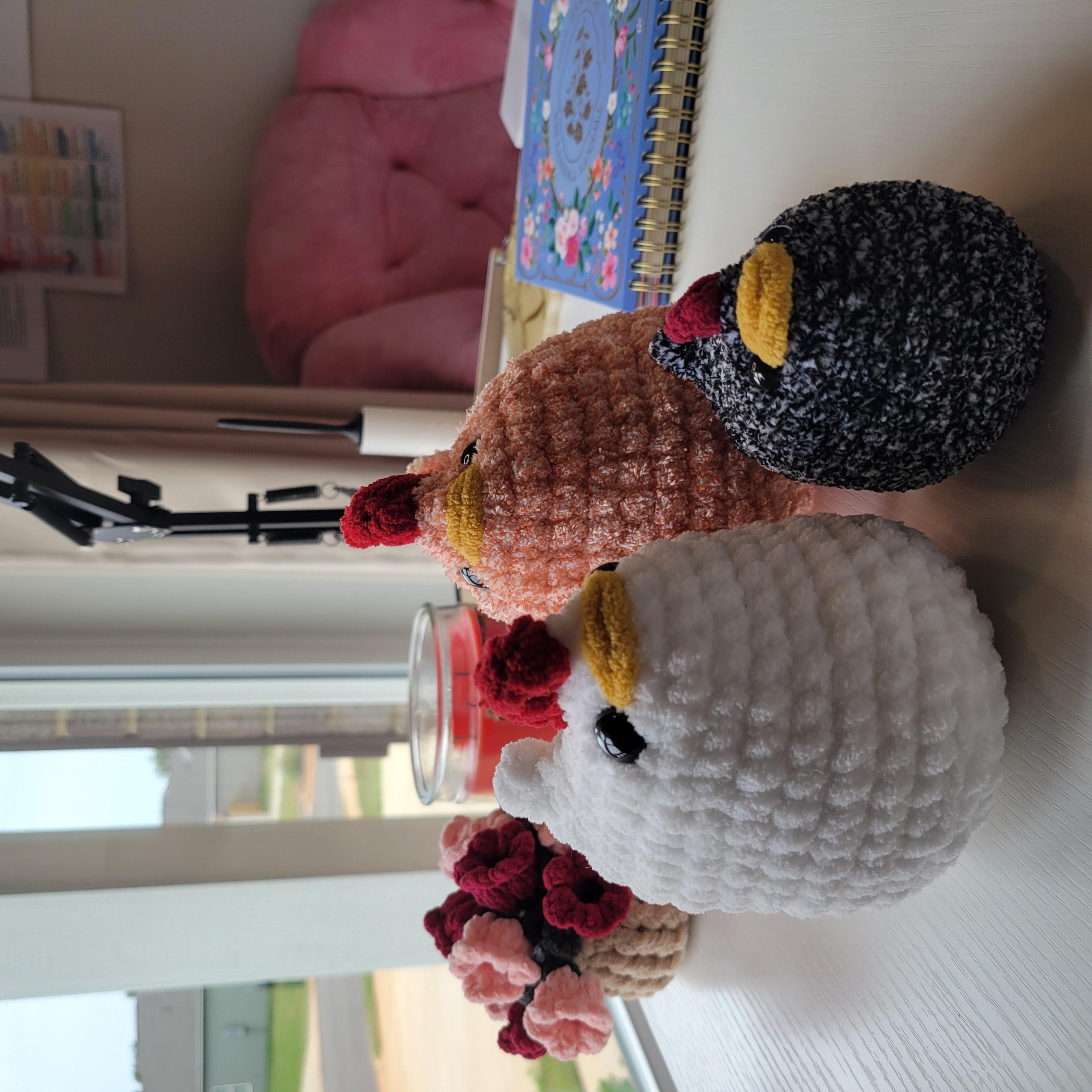 Crochet Chicken Plushie – Soft & Squishable Farmhouse Animal Decor