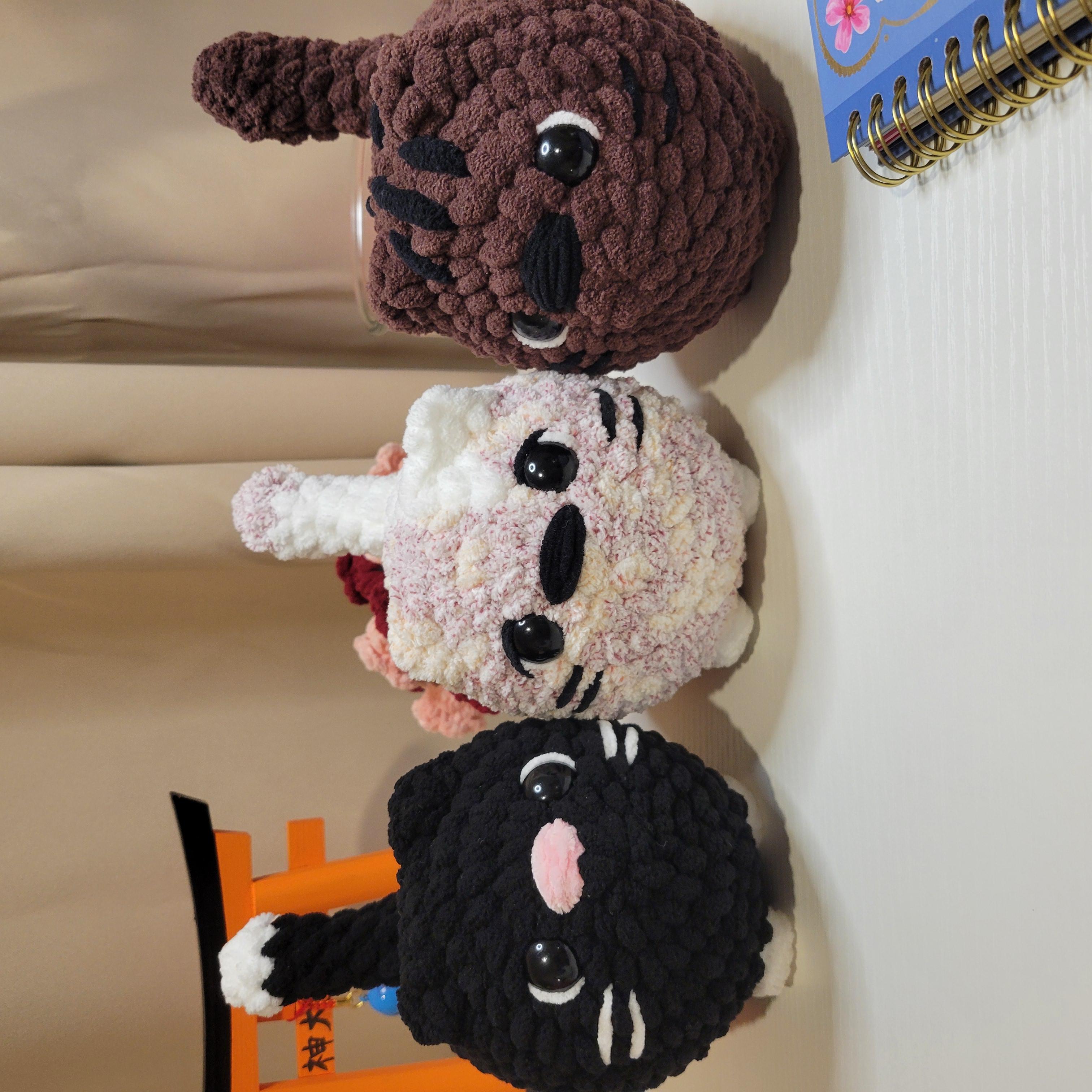 Crochet Small Loaf Cat Plushie - Amigurumi Stuffed Animal Toy - Desk Pet