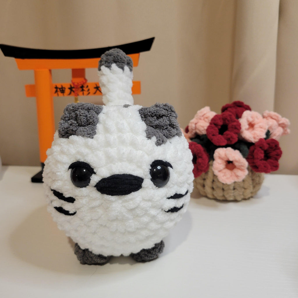 Crochet Small Loaf Cat Plushie - Amigurumi Stuffed Animal Toy - Desk Pet