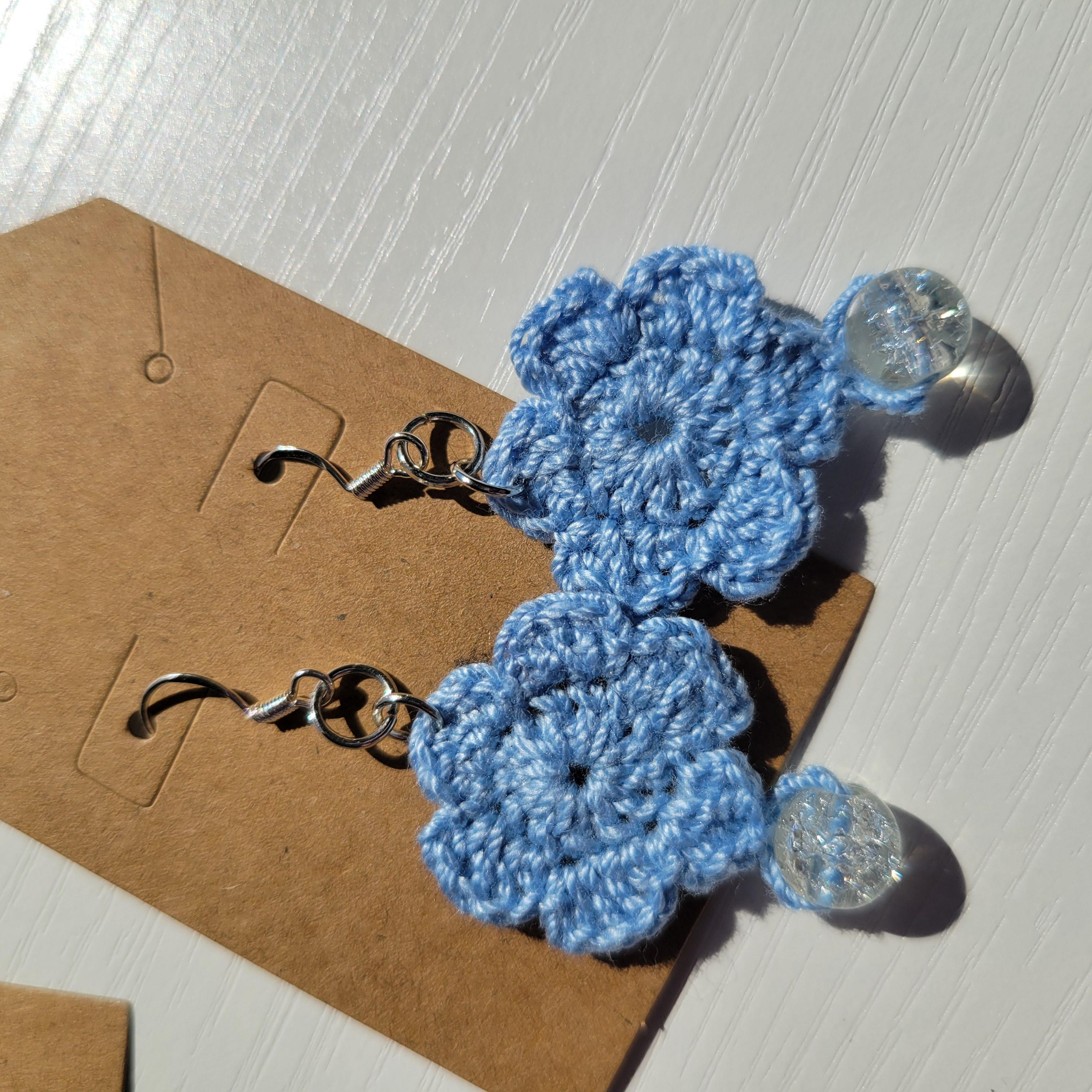 Crochet flower earrings with bead - Boho style jewelry