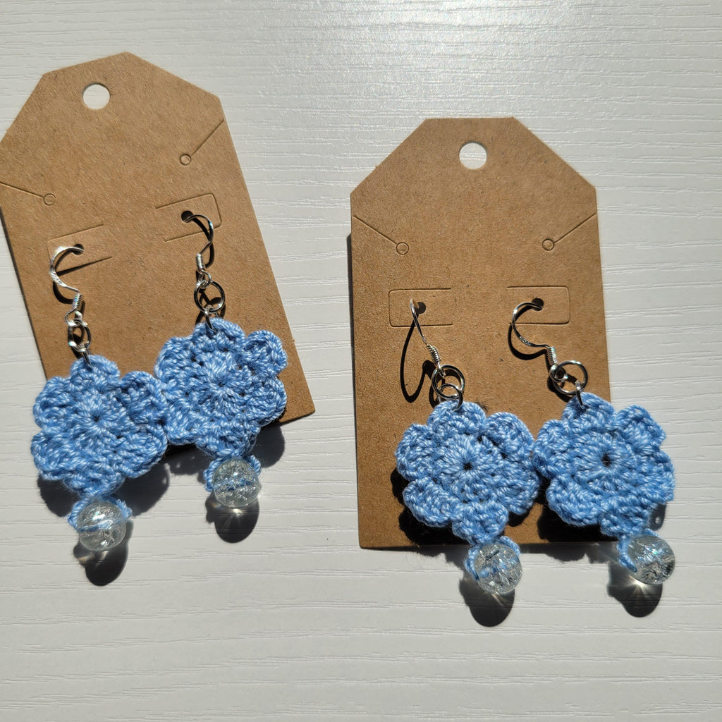 Crochet flower earrings with bead - Boho style jewelry