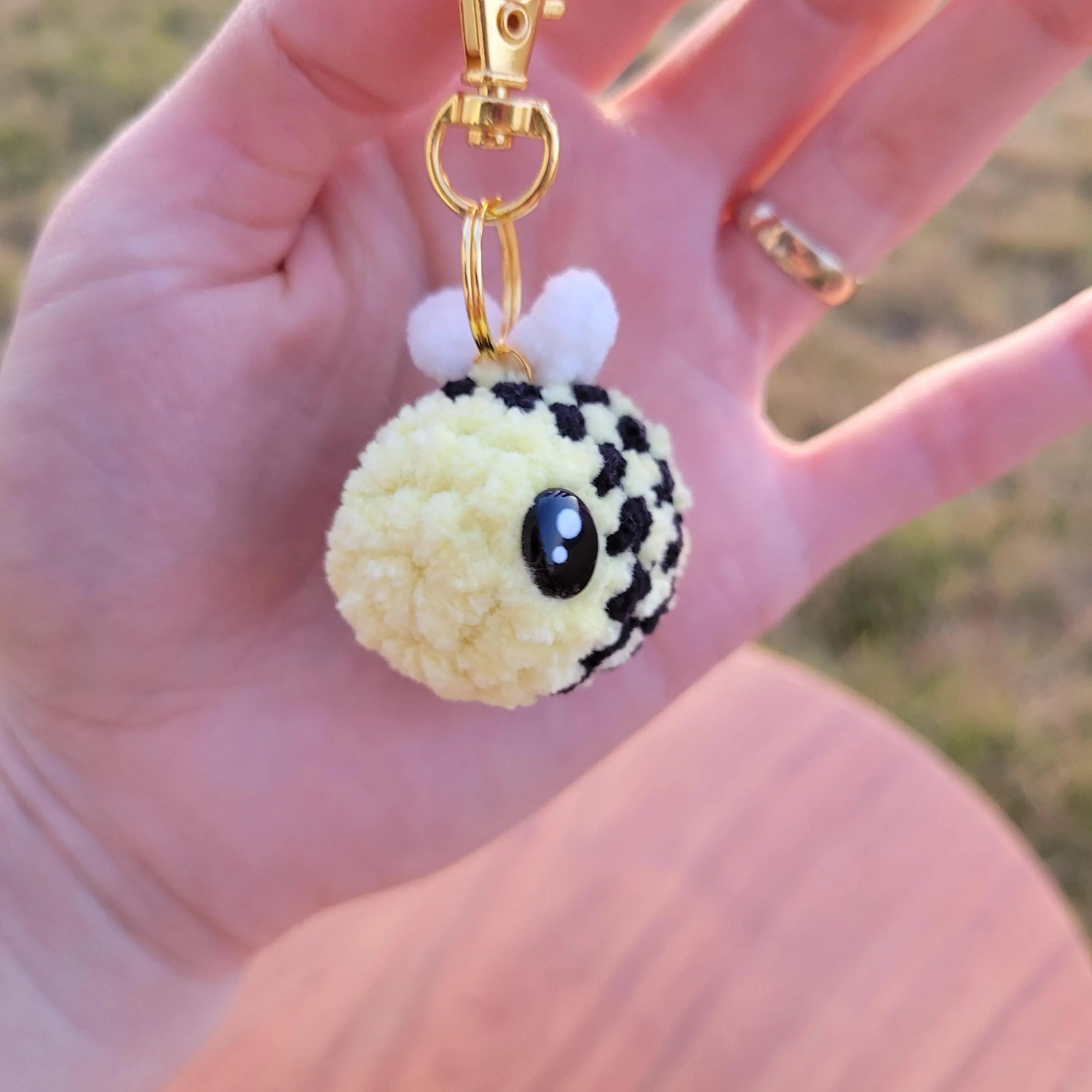 Crocheted Chenille Bee Keychain – Amigurumi Plush Desk Pet Accessory