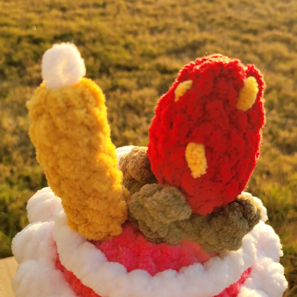 Crochet Birthday Cake! - Amigurumi with Strawberry and candle - Kawaii Food Plushie