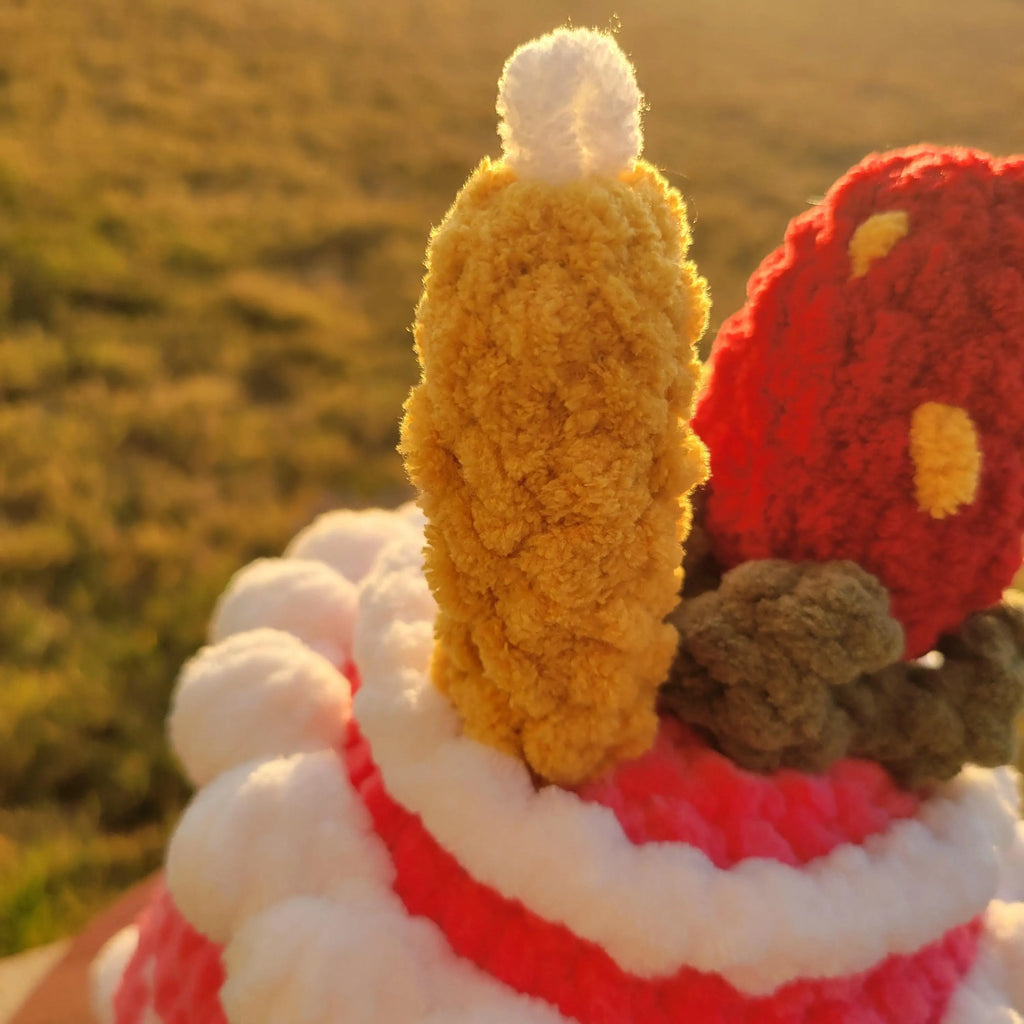 Crochet Birthday Cake! - Amigurumi with Strawberry and candle - Kawaii Food Plushie