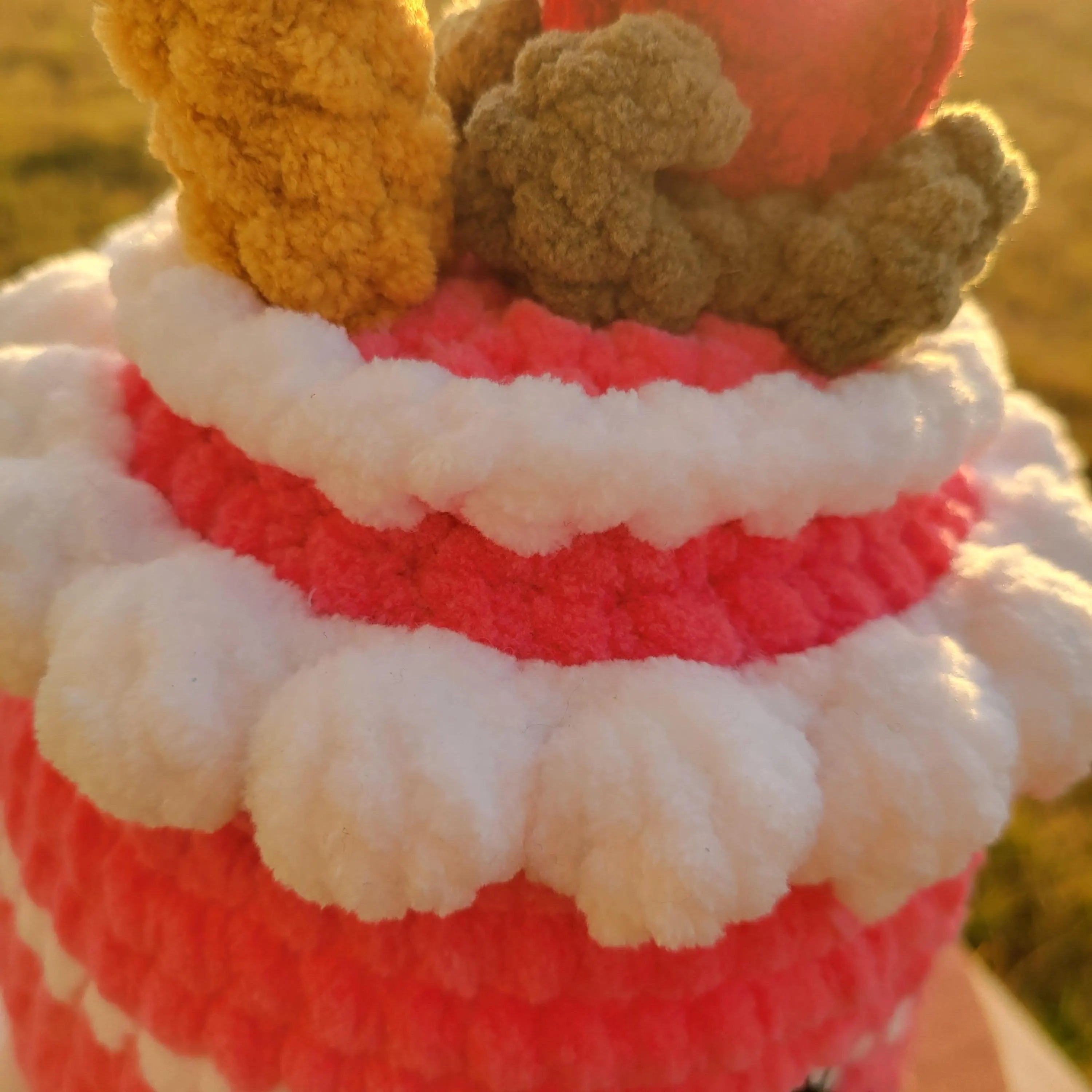 Crochet Birthday Cake! - Amigurumi with Strawberry and candle - Kawaii Food Plushie