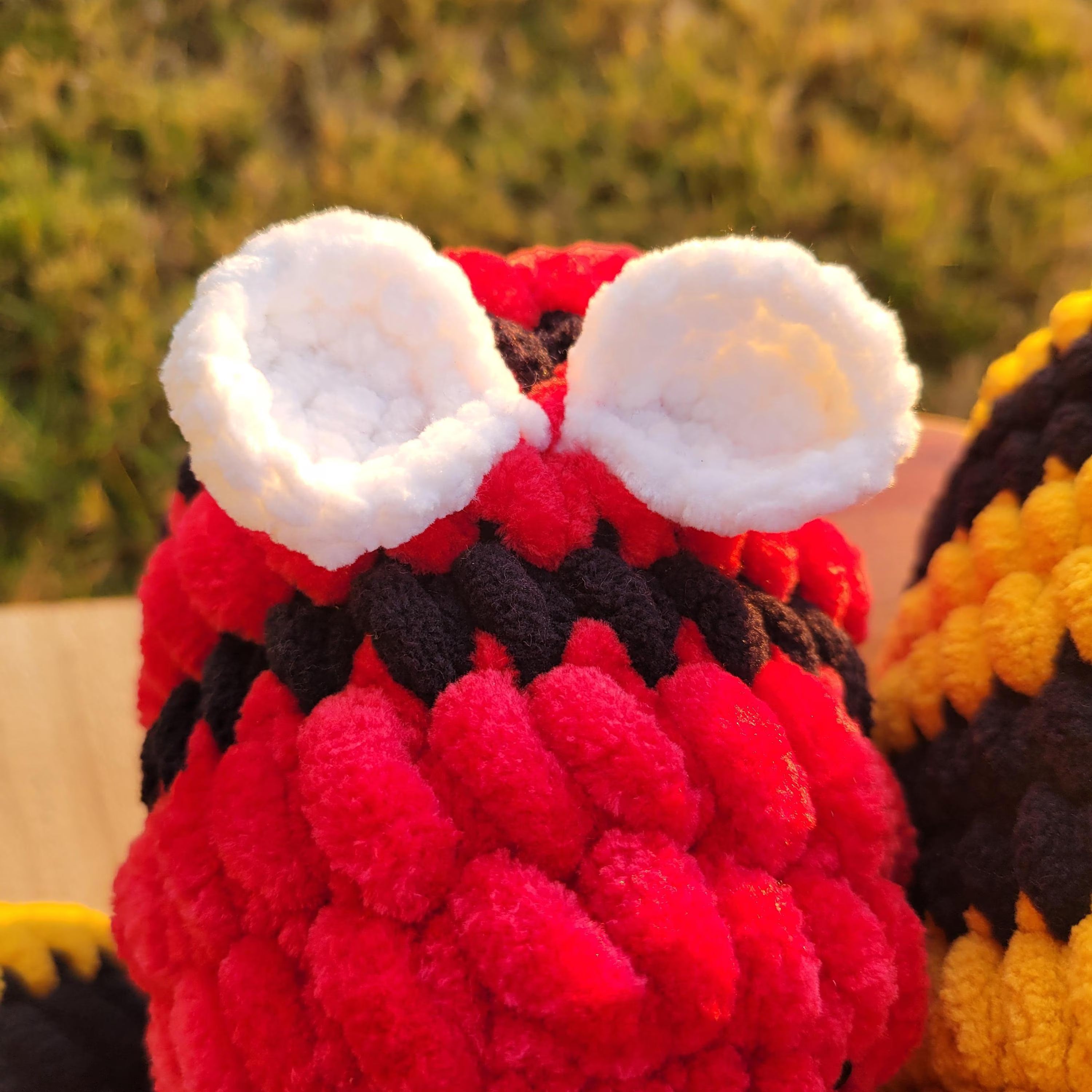 Crochet Bee Plush Toy – Soft Amigurumi Desk Buddy, Nursery Decor