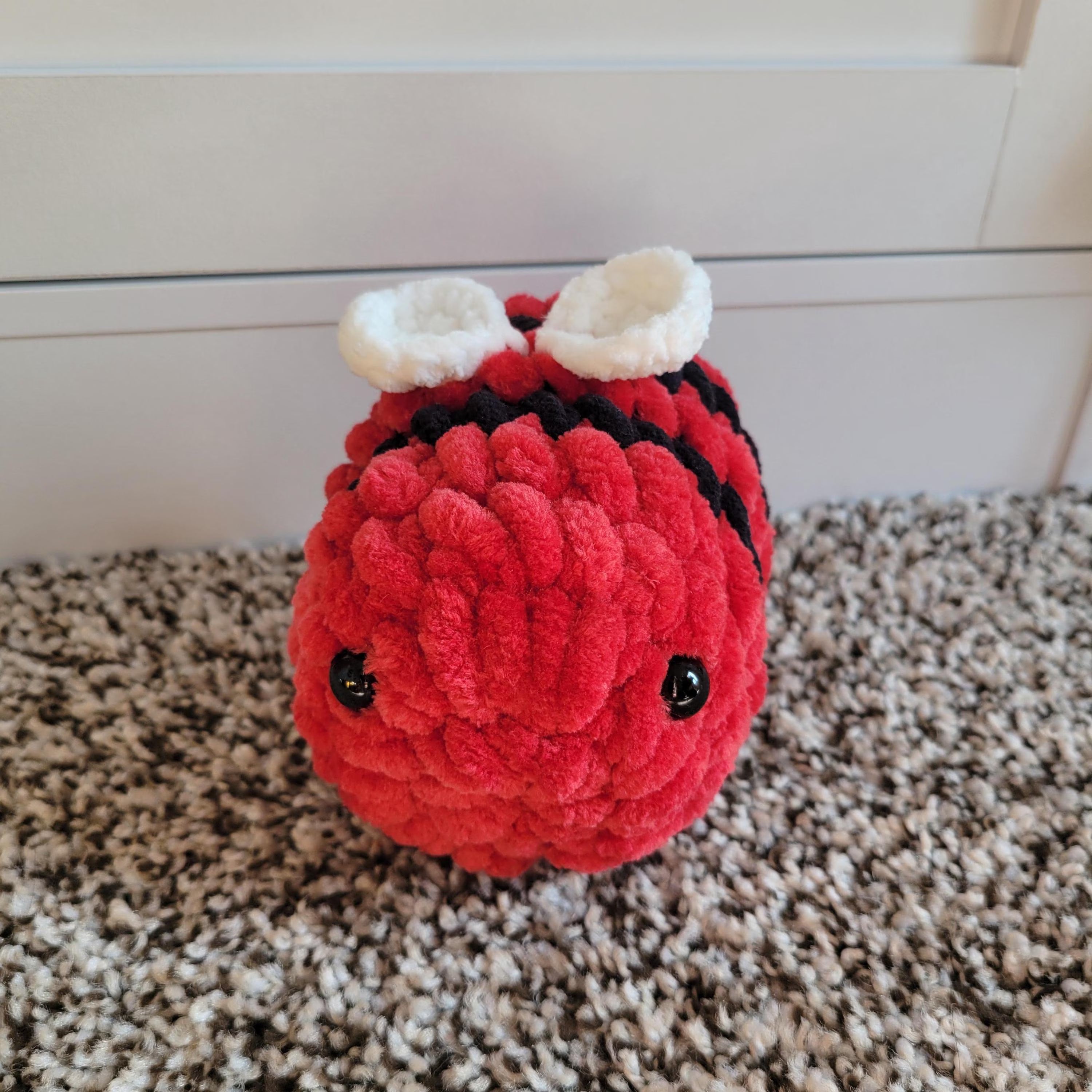 Crochet Bee Plush Toy – Soft Amigurumi Desk Buddy, Nursery Decor