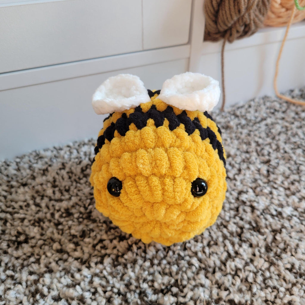 Crochet Bee Plush Toy – Soft Amigurumi Desk Buddy, Nursery Decor