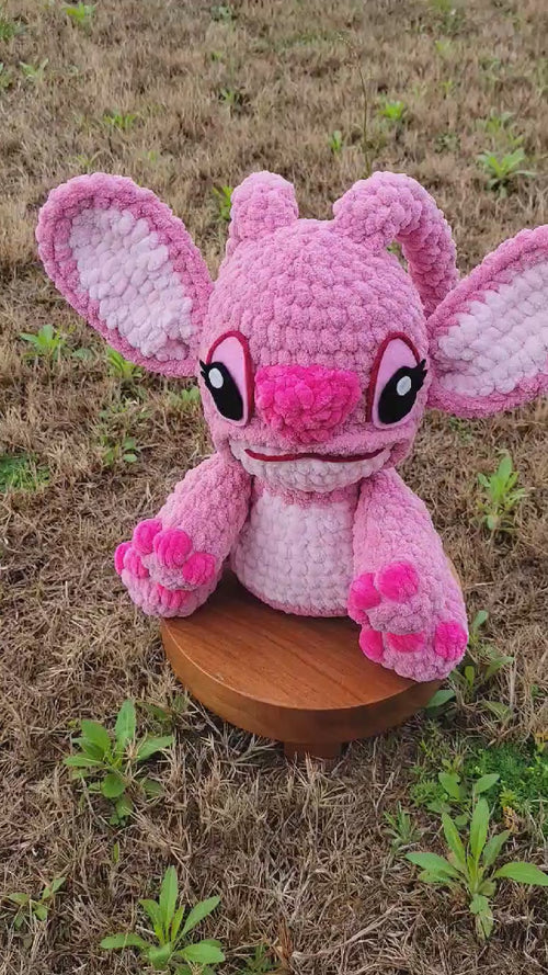 Cosmic Pink Alien Plushie – Out-of-This-World Softness 👾💖